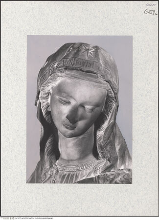 Vorderseite von Sopr. Gall. Napoli [https://www.deutsche-digitale-bibliothek.de/content/lizenzen/rv-ez/] Kopie nach der Madonna von Trapani - Detail: Kopf, bh474351_recto. Foto.