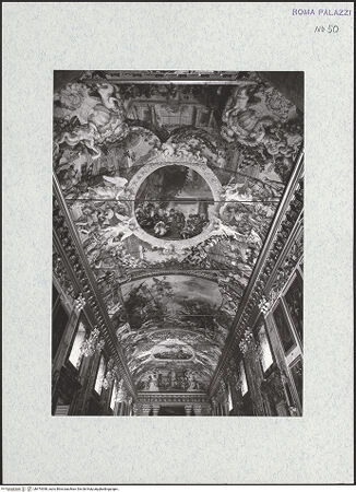 Vorderseite von Bibliotheca Hertziana [https://www.deutsche-digitale-bibliothek.de/content/lizenzen/rv-fz/] Deckengemälde: Szenen aus dem Leben des Marcantonio II. Colonna - Gesamtansicht nach Osten, bh474398_recto. Foto.