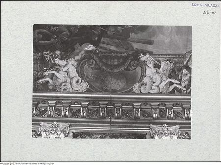 Vorderseite von Bibliotheca Hertziana [https://www.deutsche-digitale-bibliothek.de/content/lizenzen/rv-fz/] Deckengemälde: Szenen aus dem Leben des Marcantonio II. Colonna - Detail, mittlerer Abschnitt der Südseite, bh474406_recto. Foto.