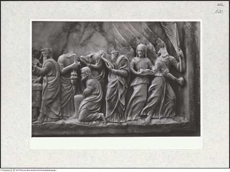 Vorderseite von Bibliotheca Hertziana [https://www.deutsche-digitale-bibliothek.de/content/lizenzen/rv-fz/] Fragmente eines MarienretabelsReliefs der Darstellung Christi im Tempel und des Marientodes - Marientod, Detail, bh474466_recto. Foto: Kruft, Hanno-Walter.