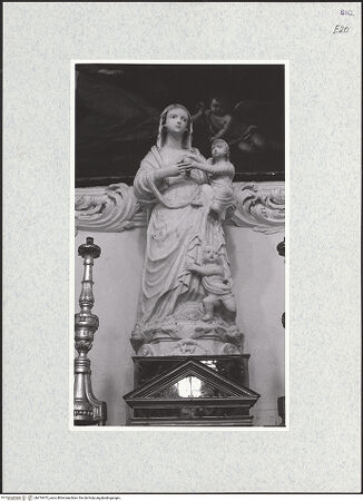 Vorderseite von Bibliotheca Hertziana [https://www.deutsche-digitale-bibliothek.de/content/lizenzen/rv-fz/] Madonna del Soccorso (Madonna della Grotta; Sockel: die Anbetung des Christuskindes) - Gesamtansicht, bh474475_recto. Foto.