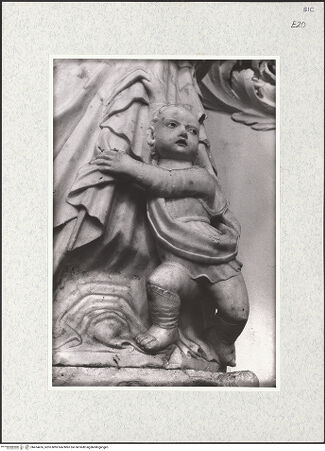 Vorderseite von Bibliotheca Hertziana [https://www.deutsche-digitale-bibliothek.de/content/lizenzen/rv-fz/] Madonna del Soccorso (Madonna della Grotta; Sockel: die Anbetung des Christuskindes) - Detail: die Seele als Kind, bh474476_recto. Foto.