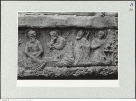 Vorderseite von Bibliotheca Hertziana [https://www.deutsche-digitale-bibliothek.de/content/lizenzen/rv-ez/] Grabmal des Bischofs Giovanni Montaperto (gest. 1485) - Sarkophag, Detail: rechte Seite, bh474722_recto. Foto.