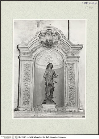 Vorderseite von Sopr. BAS ROMA [https://www.deutsche-digitale-bibliothek.de/content/lizenzen/rv-ez/] Statue des heiligen Sebastian - , bh475321_recto. Foto.