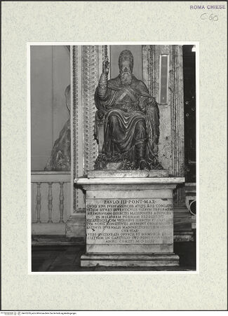 Vorderseite von Sopr. BAS ROMA [https://www.deutsche-digitale-bibliothek.de/content/lizenzen/rv-ez/] Papst Paul III. - Frontalansicht, bh475329_recto. Foto.