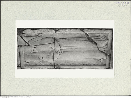 Vorderseite von Sopr. BAS ROMA [https://www.deutsche-digitale-bibliothek.de/content/lizenzen/rv-ez/] Grabplatte von Giovanni De Teflen - , bh475345_recto. Foto.