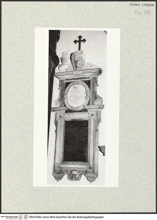 Vorderseite von Sopr. BAS ROMA [https://www.deutsche-digitale-bibliothek.de/content/lizenzen/rv-ez/] Grabmal von Antonio Porzi - Gesamtansicht, bh475383_recto. Foto.