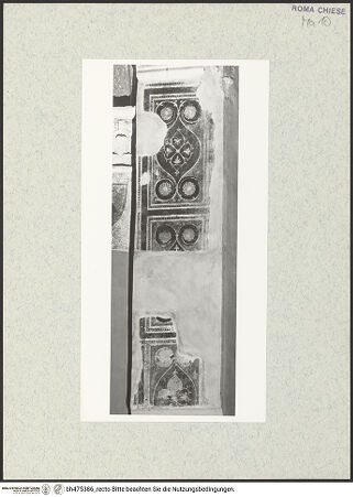 Vorderseite von Sopr. BAS ROMA [https://www.deutsche-digitale-bibliothek.de/content/lizenzen/rv-ez/] Fingierte Architekturornamentik - , bh475386_recto. Foto.