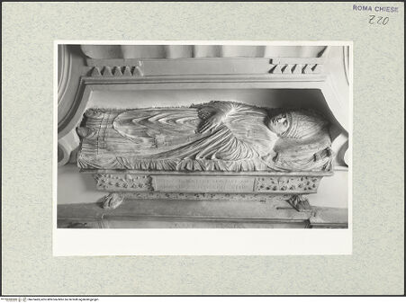 Vorderseite von Vasari [https://www.deutsche-digitale-bibliothek.de/content/lizenzen/rv-fz/] Grabmonument des Kardinals Giovanni Giacomo Sclafenati (+1497) - Gesamtansicht der Liegefigur, bh475483_recto. Foto.