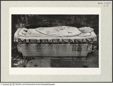 Vorderseite von Courtauld Institute, Conway Library [https://www.deutsche-digitale-bibliothek.de/content/lizenzen/rv-ez/] Grabmonument des Bischofs Francesco de Toledo (+1479)Sarkophag mit Liegefigur - Gesamtansicht, bh475491_recto. Foto.