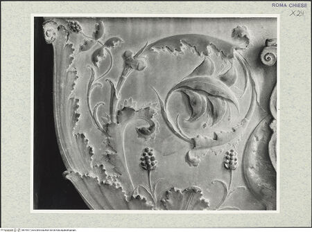 Vorderseite von Courtauld Institute, Conway Library [https://rightsstatements.org/page/CNE/1.0/] Grabmonument des Kardinals Juan de Melle (+1467)Sarkophag mit Liegefigur - Sarkophag, Detail, bh475517_recto. Foto.