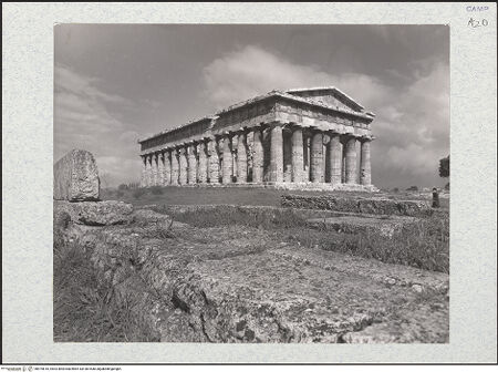 Vorderseite von Savio, Oscar [https://www.deutsche-digitale-bibliothek.de/content/lizenzen/rv-fz/] Tempio di Nettuno - Ansicht von Südosten, bh475610_recto. Foto: Savio, Oscar.