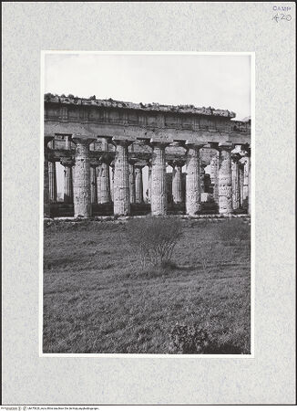 Vorderseite von Bibliotheca Hertziana [https://www.deutsche-digitale-bibliothek.de/content/lizenzen/rv-fz/] Tempio di Nettuno - Südkolonnade, Detail, bh475620_recto. Foto.