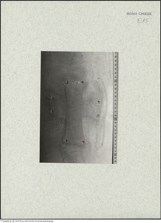 Vorderseite von Bibliotheca Hertziana [https://www.deutsche-digitale-bibliothek.de/content/lizenzen/rv-fz/] Santa Maria in Cosmedin - Rest eines applizierten Bronzekreuzes, bh476318_recto. Foto.