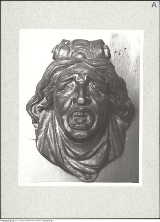 Vorderseite von Szépmüvészeti Múzeum [https://www.deutsche-digitale-bibliothek.de/content/lizenzen/rv-ez/] Medusenkopf (Türknopf) - , bh477178_recto. Foto.