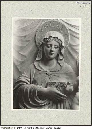 Vorderseite von Vasari [https://www.deutsche-digitale-bibliothek.de/content/lizenzen/rv-ez/] Grabmal des Kardinals Giovanni Battista Savelli (+1498)Giebellünette: Madonna und zwei adorierende Engel - Detail: Madonna, bh477362_recto. Foto.