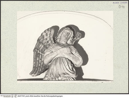 Vorderseite von Kühlenthal, Michael [https://www.deutsche-digitale-bibliothek.de/content/lizenzen/rv-ez/] Grabmal des Dionigi Lunazi mit der Kreuzigung Christi mit zwei HeiligenEngel über dem Relief (vom ehemaligen Grabmal des Kardinals Giovanni Vera?) - , bh477547_recto. Foto.