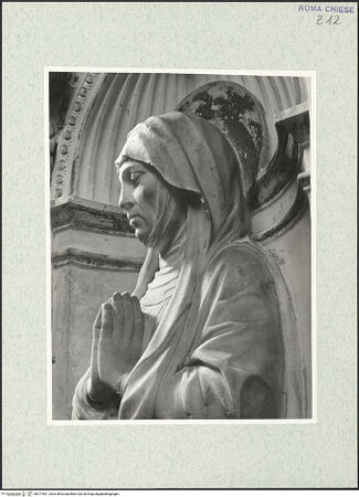 Vorderseite von Vasari [https://www.deutsche-digitale-bibliothek.de/content/lizenzen/rv-ez/] Grabmal der Costanza Ammanati-Piccolomini (+1477)NischenfigurenRechte Nische: Heilige Monika - Detail: Oberkörper von rechts, bh477561_recto. Foto.