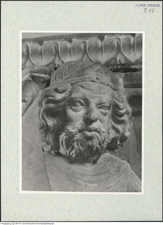 Vorderseite von Vasari [https://www.deutsche-digitale-bibliothek.de/content/lizenzen/rv-ez/] Grabmal der Costanza Ammanati-Piccolomini (+1477)Mittelnische: Segnender Christus und Engel, flankiert von zwei Propheten - Detail: Prophet links, Kopf, bh477571_recto. Foto.
