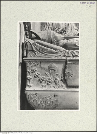 Vorderseite von Courtauld Institute, Conway Library [https://www.deutsche-digitale-bibliothek.de/content/lizenzen/rv-ez/] Grabmal des Kardinals Louis d'Albret (auch: Ludovico de Lebretto, +1465)Sarkophag mit Liegefigur - Ausschnitt links, bh477601_recto. Foto.