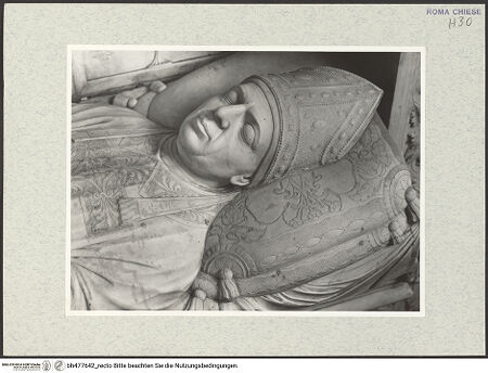 Vorderseite von Vasari [https://www.deutsche-digitale-bibliothek.de/content/lizenzen/rv-fz/] Grabmal des Kardinals Giorgio Costa von Lissabon (+1508)Sarkophag mit Liegefigur - Detail, Kopf, bh477642_recto. Foto.