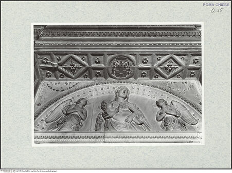 Vorderseite von Vasari [https://www.deutsche-digitale-bibliothek.de/content/lizenzen/rv-ez/] Grabmal des Kardinals Antoniotto Pallavicini (+1507)Lünette der Rückwand: Madonna und zwei adorierende Engel - , bh477675_recto. Foto.