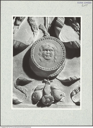 Vorderseite von Vasari [https://rightsstatements.org/page/CNE/1.0/] Grabmal des Kardinals Antoniotto Pallavicini (+1507)Sarkophag mit Liegefigur - Dekorationsdetail des Sarkophages: Maskenmedaillon, bh477676_recto. Foto.