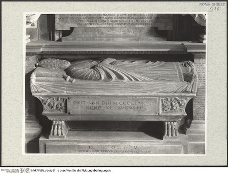 Vorderseite von Courtauld Institute, Conway Library [https://www.deutsche-digitale-bibliothek.de/content/lizenzen/rv-ez/] Grabmal des Kardinals Giovanni Battista Mellini (+1478)Sarkophag mit Liegefigur - Gesamtansicht, bh477688_recto. Foto.