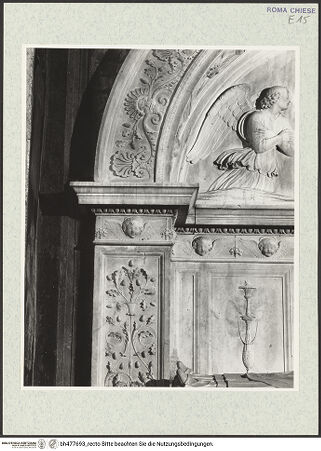 Vorderseite von Courtauld Institute, Conway Library [https://www.deutsche-digitale-bibliothek.de/content/lizenzen/rv-ez/] Grabmal der Kardinäle Cristoforo (+1477) und Domenico della Rovere (+1501) - linker Pilaster und Bogenansatz, bh477693_recto. Foto.
