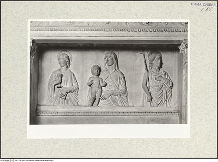 Vorderseite von Vasari [https://rightsstatements.org/page/CNE/1.0/] Grabmal (Kenotaph) des Meliaduce (Meriaduce) Cicala (+1481), Stifter der KircheRückwand: Madonna zwischen Johannes Evangelista und Johannes Baptista - Gesamtansicht, bh477755_recto. Foto.