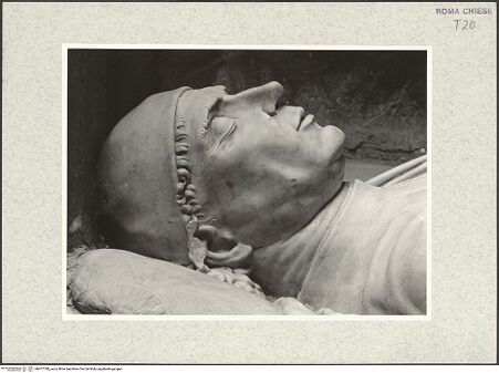 Vorderseite von Vasari [https://www.deutsche-digitale-bibliothek.de/content/lizenzen/rv-ez/] Grabmal des Bischofs Agostino Maffei (+1490)Sarkophag mit Liegefigur - Detail: Kopf, bh477788_recto. Foto.