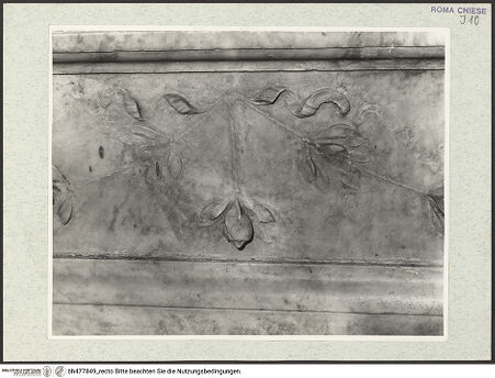 Vorderseite von Courtauld Institute, Conway Library [https://www.deutsche-digitale-bibliothek.de/content/lizenzen/rv-ez/] Grabmal des Bischofs und päpstlichen Sekretärs Juan de Fuensalida (+1498) - Sockel, Detail, bh477849_recto. Foto.