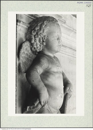 Vorderseite von Courtauld Institute, Conway Library [https://rightsstatements.org/page/CNE/1.0/] Grabmal des Ferdinando (Fernando) de Córdoba (+1486)Sockel mit wappenhaltenden Putti und Inschrifttafel - Putto links, Detail, bh477859_recto. Foto.