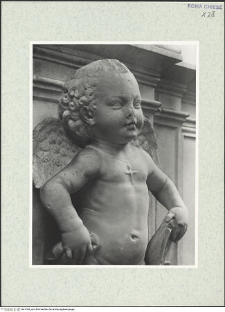 Vorderseite von Vasari [https://rightsstatements.org/page/CNE/1.0/] Grabmal des Ferdinando (Fernando) de Córdoba (+1486)Sockel mit wappenhaltenden Putti und Inschrifttafel - Putto links, Detail, bh477860_recto. Foto.