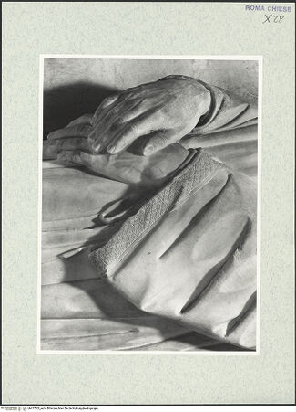 Vorderseite von Vasari [https://rightsstatements.org/page/CNE/1.0/] Grabmal des Ferdinando (Fernando) de Córdoba (+1486)Sarkophag mit Liegefigur - Detail: Hände, bh477863_recto. Foto.