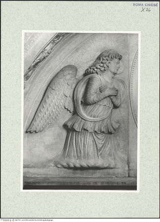 Vorderseite von Vasari [https://www.deutsche-digitale-bibliothek.de/content/lizenzen/rv-ez/] Grabmal des Bischofs Diego Melendes Valdes (+1506)Bogenlünette: Madonna in der Mandorla und zwei adorierende Engel - Detail: Engel links, bh477871_recto. Foto.