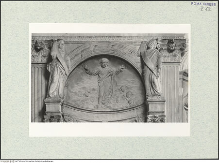 Vorderseite von Vasari [https://www.deutsche-digitale-bibliothek.de/content/lizenzen/rv-ez/] Grabmal der Costanza Ammanati-Piccolomini (+1477)Mittelnische: Segnender Christus und Engel, flankiert von zwei Propheten - oberer Teil, bh477908_recto. Foto.