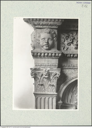 Vorderseite von Vasari [https://www.deutsche-digitale-bibliothek.de/content/lizenzen/rv-ez/] Grabmal der Costanza Ammanati-Piccolomini (+1477) - Detail des Architravs, bh477911_recto. Foto.