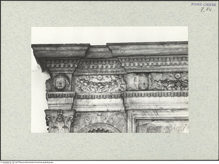 Vorderseite von unbekannt [https://www.deutsche-digitale-bibliothek.de/content/lizenzen/rv-fz/] Grabmal des Kardinals Jacopo Ammanati-Piccolomini (+1479) - Detail des Architravs, bh477936_recto. Foto.