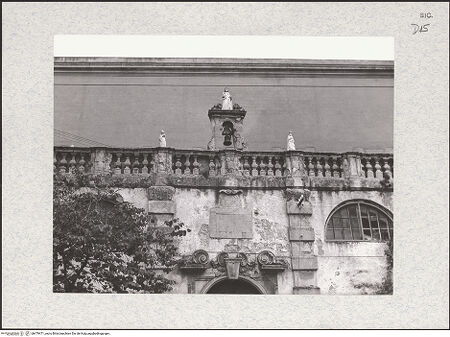 Vorderseite von Bibliotheca Hertziana [https://www.deutsche-digitale-bibliothek.de/content/lizenzen/rv-fz/] CattedraleNordfassade - Nordseitenschiff, umlaufende Balustrade mit Figurenschmuck, bh479471_recto. Foto: Kruft, Hanno-Walter.