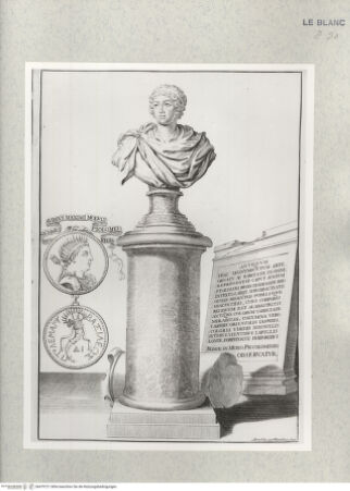 Vorderseite von Istituto Nazionale per la Grafica [http://creativecommons.org/publicdomain/mark/1.0/] Antike Objekte aus dem Museum des Mario Piccolomini, RomBüste Ptolemaios auf einem Säulenschaft, daneben zwei Medaillons - , bh479721. Foto.