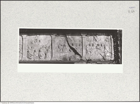 Vorderseite von Bibliotheca Hertziana [https://www.deutsche-digitale-bibliothek.de/content/lizenzen/rv-fz/] PortaldekorationVerkündigung, Christi Geburt, Anbetung, Auferstehung, Himmelfahrt,  Pfingsten und Marientod - Detail: Himmelfahrt, Pfingsten und Marientod, bh480082_recto. Foto: Kruft, Hanno-Walter.