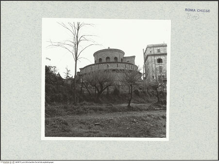 Vorderseite von unbekannt [https://www.deutsche-digitale-bibliothek.de/content/lizenzen/rv-fz/] Mausoleo di Santa CostanzaAußenbau - Außenansicht von Süden, bh480121_recto. Foto: Krautheimer, Richard.