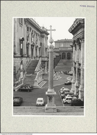 Vorderseite von Sopr. BAS ROMA [https://www.deutsche-digitale-bibliothek.de/content/lizenzen/rv-ez/] Römische Spoliensäule - , bh480158_recto. Foto.