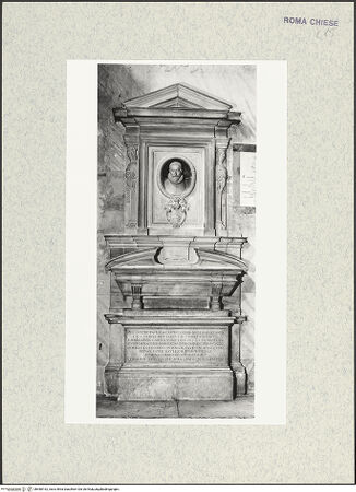 Vorderseite von Sopr. BAS ROMA [https://www.deutsche-digitale-bibliothek.de/content/lizenzen/rv-ez/] Grabmal von Giulio Pietro - , bh480162_recto. Foto.