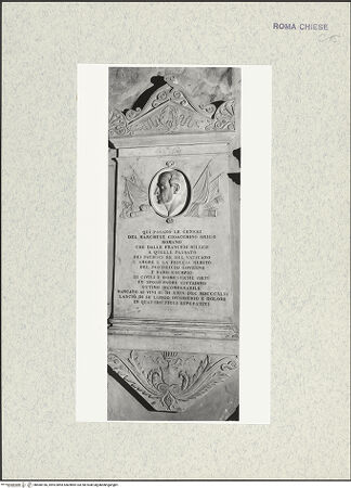 Vorderseite von Sopr. BAS ROMA [https://www.deutsche-digitale-bibliothek.de/content/lizenzen/rv-ez/] Grabmal von Gioacchino Origo Romano - , bh480166_recto. Foto.