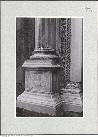 Vorderseite von Bibliotheca Hertziana [https://www.deutsche-digitale-bibliothek.de/content/lizenzen/rv-fz/] PortaldekorationLinker Sockel - Seitenansicht von rechts, bh480241_recto. Foto.