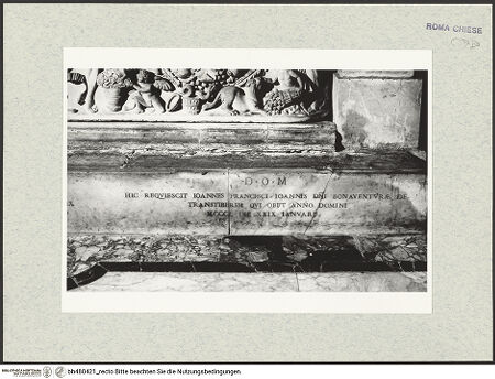 Vorderseite von Sopr. BAS ROMA [https://www.deutsche-digitale-bibliothek.de/content/lizenzen/rv-ez/] Grabmonument für Luca Savelli (gest. 1266)Nachträglich angebrachte Inschrift zu Ehren des 1350 verstorbenen Johannes aus Trastevere - , bh480421_recto. Foto.