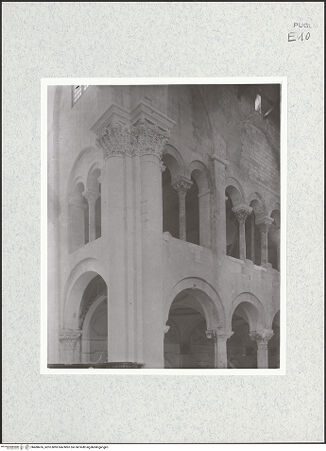 Vorderseite von Bibliotheca Hertziana [https://www.deutsche-digitale-bibliothek.de/content/lizenzen/rv-fz/] CattedraleVierung, Querhaus und Apsiden - Südwestlicher Vierungspfeiler, bh480476_recto. Foto: Krautheimer, Richard?.