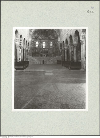 Vorderseite von Bibliotheca Hertziana [https://www.deutsche-digitale-bibliothek.de/content/lizenzen/rv-fz/] Abbazia di PomposaInnenraum - Mittelschiff mit Blick Richtungs Apsis, bh480483_recto. Foto: Krautheimer, Richard.